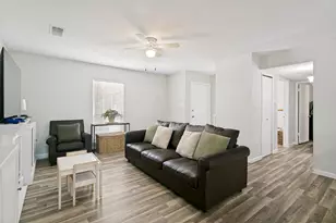 7012 Greenview Cir S, Fort Worth, TX 76120 - Photo 5