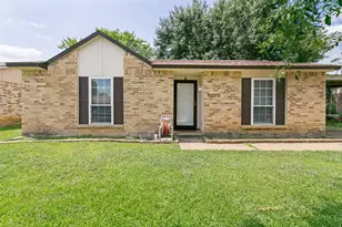 7012 Greenview Cir S, Fort Worth, TX 76120 - Photo 1