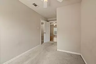 422 N Wood St, Denton, TX 76209 - Photo 21