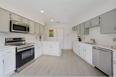 815 Ventura Park, Irving, TX 75061 - Photo 3