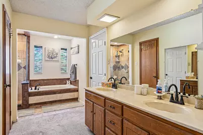 6404 Suncrest Court, North Richland Hills, TX 76180 - Photo 29