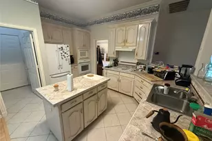 3607 Heatherbrook Dr, Arlington, TX 76001 - Photo 9