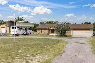 704 Land of Goshen Dr, Springtown, TX 76082 - Photo 9