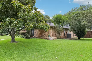 1549 Oak Creek Dr, Lewisville, TX 75077 - Photo 3
