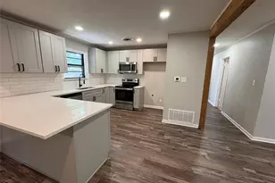 607 S Broad St, Saint Jo, TX 76265 - Photo 5