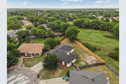3950 Cypress Wood Court, Fort Worth, TX 76133 - Photo 33
