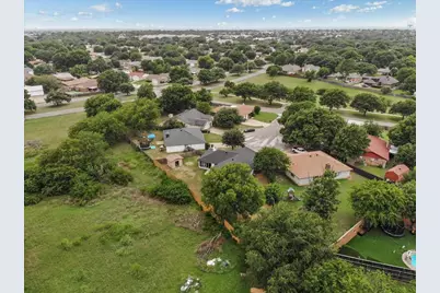 3950 Cypress Wood Court, Fort Worth, TX 76133 - Photo 31
