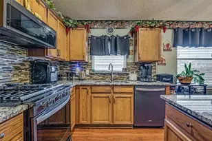 1717 Berkeley Dr, Glenn Heights, TX 75154 - Photo 11