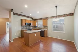 1717 Berkeley Dr, Glenn Heights, TX 75154 - Photo 5