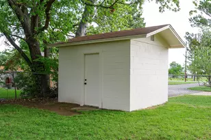 820 N Ave A, Springtown, TX 76082 - Photo 27