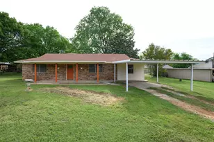 820 N Ave A, Springtown, TX 76082 - Photo 1