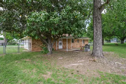 820 N Avenue A, Springtown, TX 76082 - Photo 21