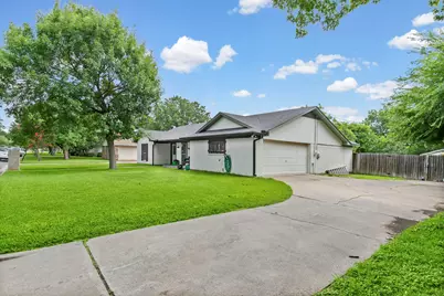 224 Crockett, Hewitt, TX 76643 - Photo 3