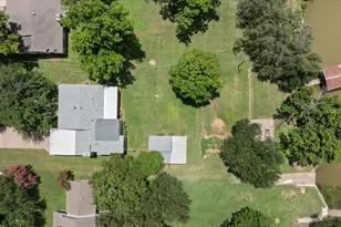 2022 Long Creek Ct, Granbury, TX 76049 - Photo 33