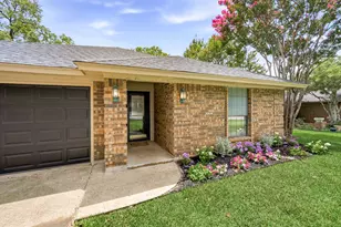7520 Jamie Renee Ln, North Richland Hills, TX 76182 - Photo 3