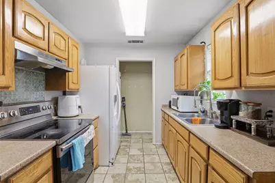 201 Eastland Street, Cleburne, TX 76031 - Photo 11