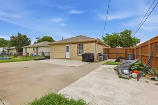 201 Eastland St, Cleburne, TX 76031 - Photo 17