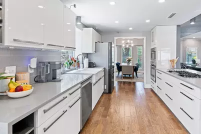 916 Pavillion Street, Dallas, TX 75204 - Photo 13