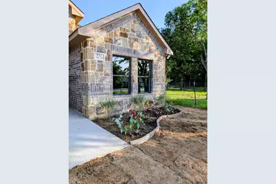 732 Fuller Avenue, Cleburne, TX 76031 - Photo 3