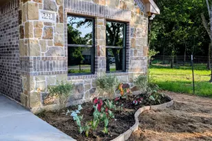 732 Fuller Ave, Cleburne, TX 76031 - Photo 3