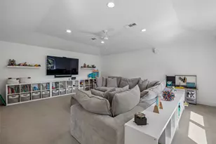 9431 Spring Branch Dr, Dallas, TX 75238 - Photo 29