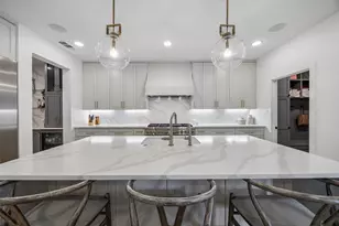 9431 Spring Branch Dr, Dallas, TX 75238 - Photo 11