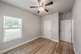 402 S Robbins St, Cleburne, TX 76031 - Photo 15