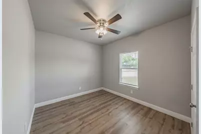 402 S Robbins Street, Cleburne, TX 76031 - Photo 11