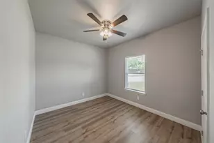 402 S Robbins St, Cleburne, TX 76031 - Photo 11
