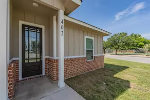 402 S Robbins St, Cleburne, TX 76031 - Photo 3