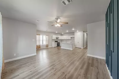 402 S Robbins Street, Cleburne, TX 76031 - Photo 29