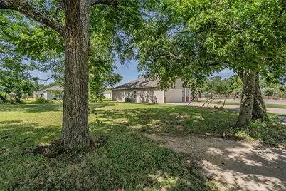 402 S Robbins Street, Cleburne, TX 76031 - Photo 9