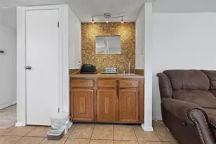 6217 Barcelona Dr, Arlington, TX 76016 - Photo 7
