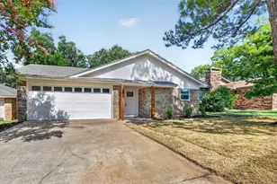 24 Oakmont Ct, Pantego, TX 76013 - Photo 3