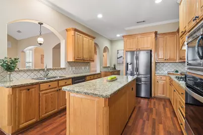6411 Tuscany Park Drive, Arlington, TX 76016 - Photo 9