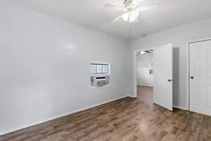 127 E Walker St, Denison, TX 75021 - Photo 9