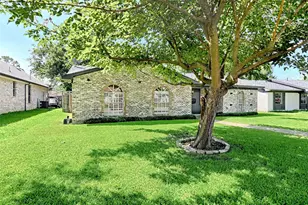 810 Waikiki Dr, Garland, TX 75043 - Photo 3