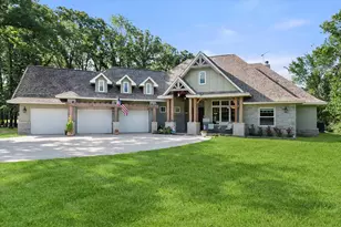 930 Waters Edge Dr, Corsicana, TX 75109 - Photo 1