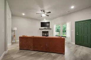 836 Haynie Dr, Runaway Bay, TX 76426 - Photo 7