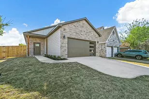 4207 Scarsdale Ln, Dallas, TX 75227 - Photo 1