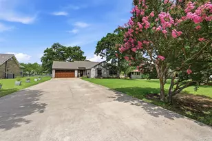 1344 Kiowa Dr E, Lake Kiowa, TX 76240 - Photo 1