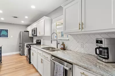10647 Chesterton Drive, Dallas, TX 75238 - Photo 9