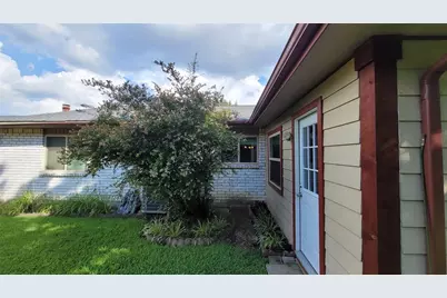 10207 Sweet Gum Street, Dallas, TX 75249 - Photo 19