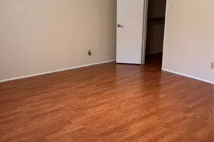 10207 Sweet Gum St, Dallas, TX 75249 - Photo 21