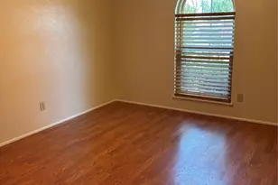 10207 Sweet Gum St, Dallas, TX 75249 - Photo 15