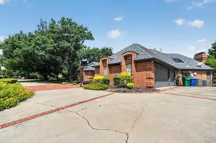 2335 Highlands Creek Rd, Carrollton, TX 75007 - Photo 3