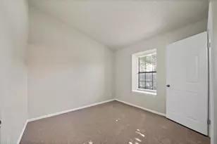 4213 Phoenix Dr, Carrollton, TX 75010 - Photo 9