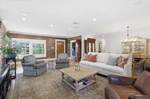 426 E Texas St, Grapevine, TX 76051 - Photo 5