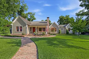 426 E Texas St, Grapevine, TX 76051 - Photo 1