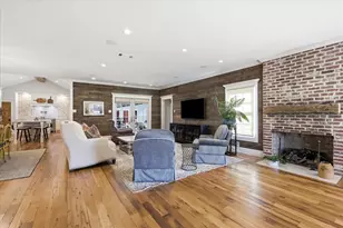 426 E Texas St, Grapevine, TX 76051 - Photo 3